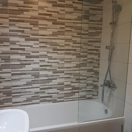 Kraljev Park * Újvidék